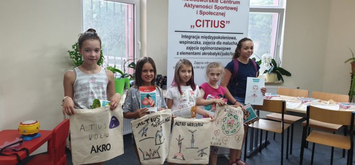 Wręczenie nagród w konkursie Trener na wesoło i Sportowa torba na zakupy
