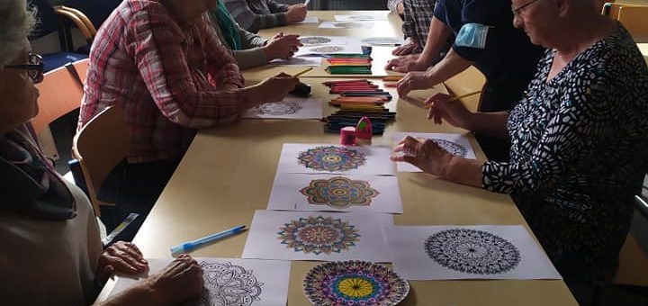 Kolorowanie mandali z seniorkami #senior #altius